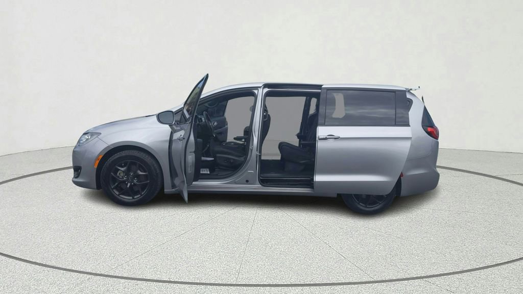 Used 2018 Chrysler Pacifica Touring Plus w/ S Appearance Package image 11