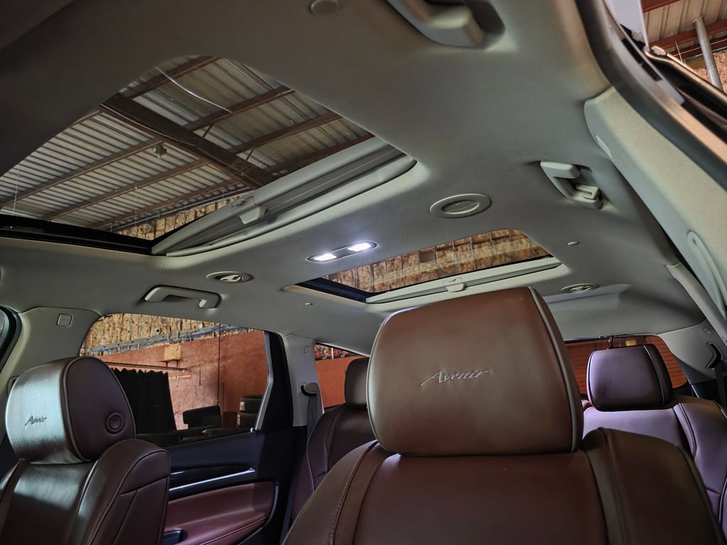 Used 2019 Buick Enclave Avenir w/ Avenir Technology Package AWD/4WD image 9