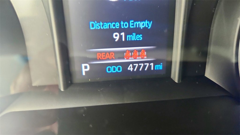 Used 2021 Toyota Venza LE image 17