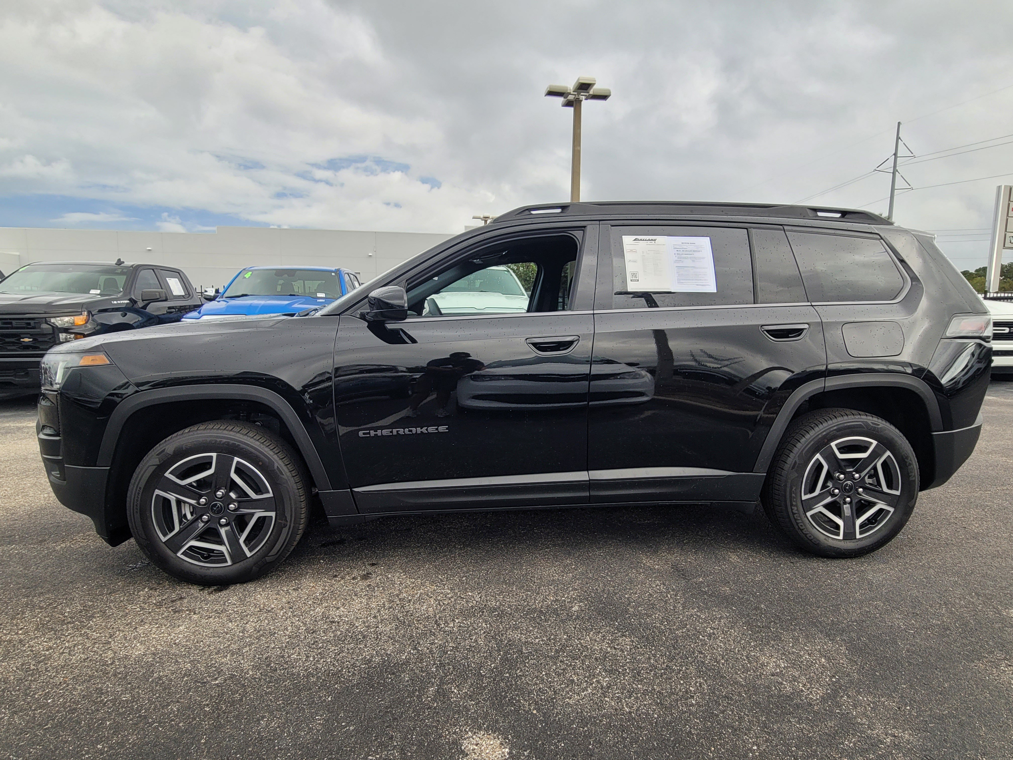 Used 2026 Jeep Cherokee Laredo AWD/4WD image 7