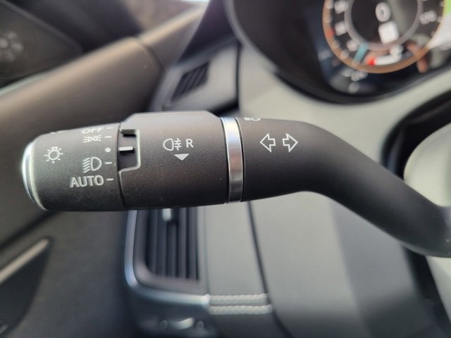 Used 2024 Jaguar E-PACE R-Dynamic SE image 31