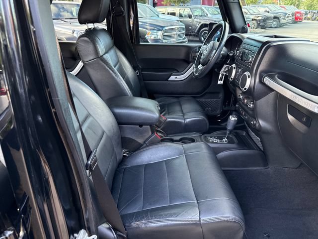 Used 2012 Jeep Wrangler Unlimited Sahara AWD/4WD image 9