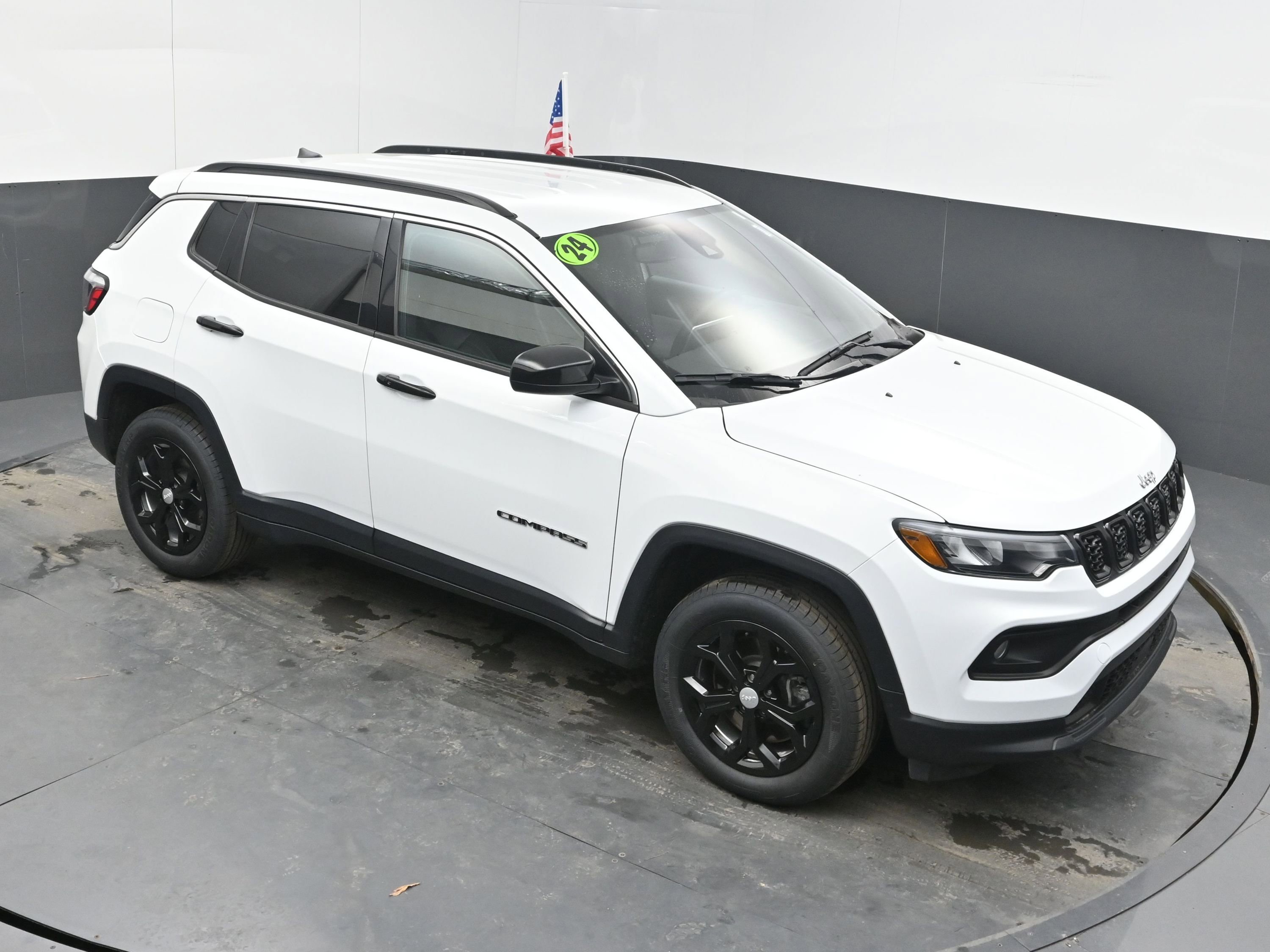 Used 2024 Jeep Compass Latitude image 31