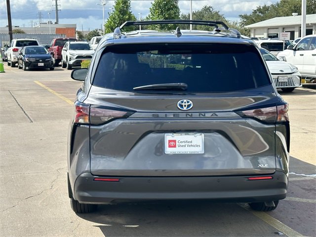 Used 2025 Toyota Sienna XLE image 6