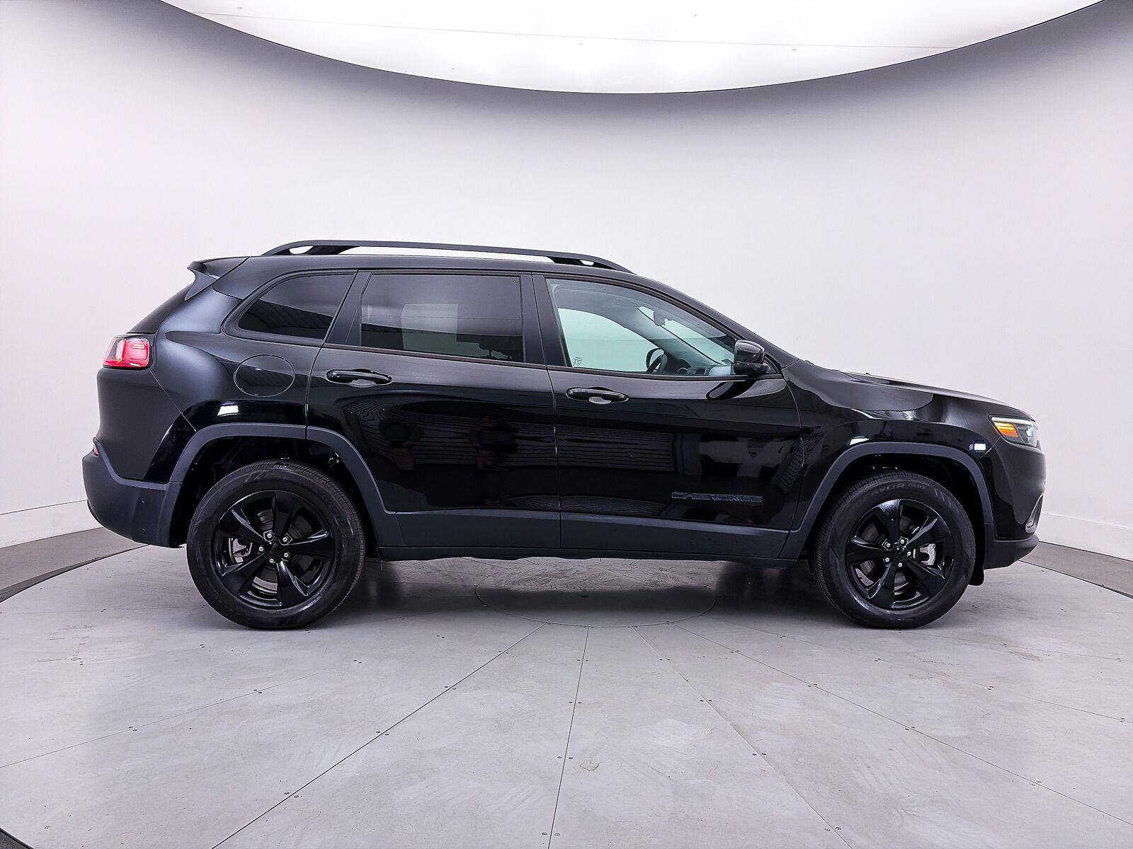 Used 2021 Jeep Cherokee Latitude Plus AWD/4WD image 41