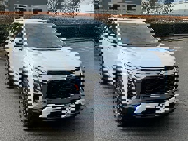 New 2026 Chevrolet Equinox ACTIV w/ Convenience Package III image 1