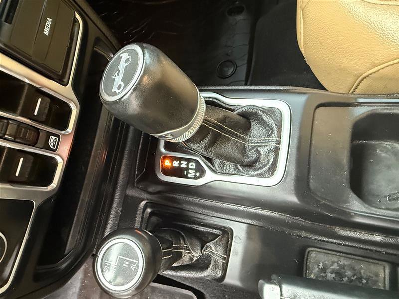 Used 2019 Jeep Wrangler Unlimited Sahara image 28
