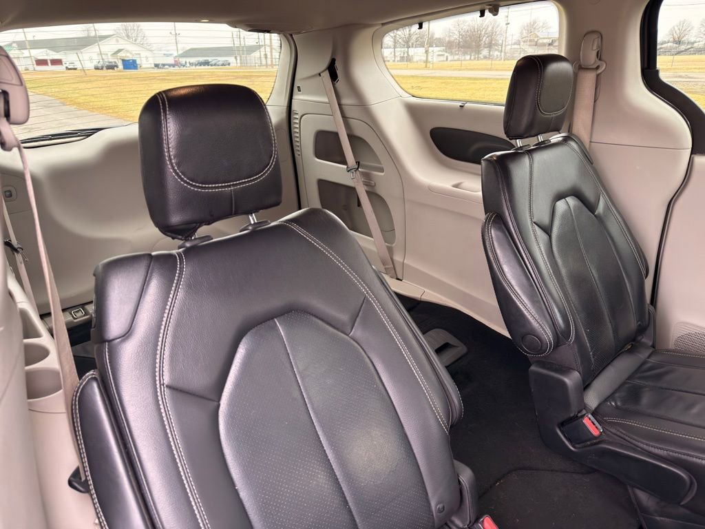 Used 2022 Chrysler Pacifica Touring-L image 43
