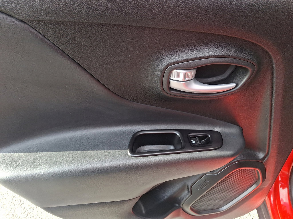 Certified 2023 Jeep Renegade Latitude image 19