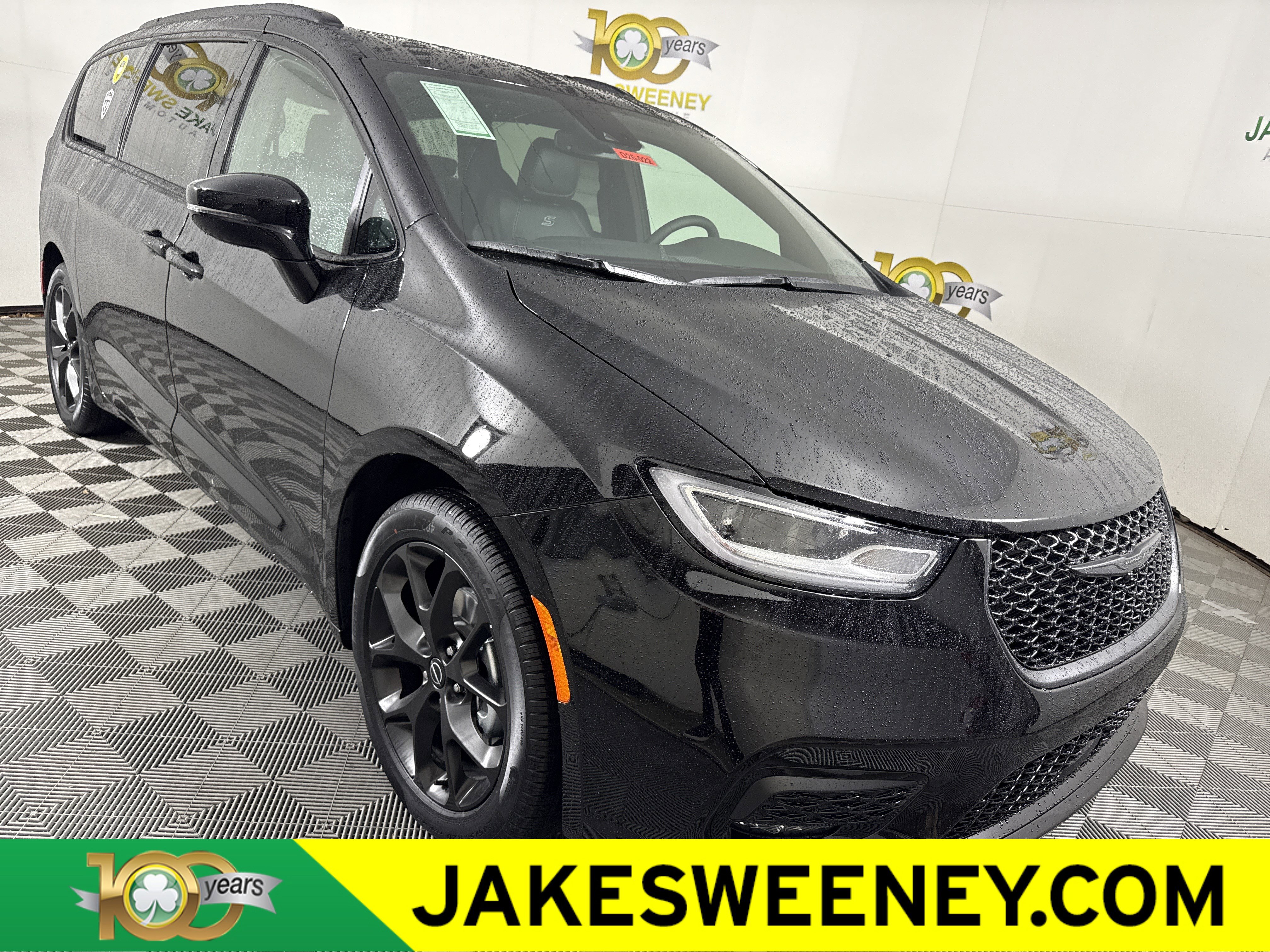 New 2026 Chrysler Pacifica Select w/ S Appearance Package