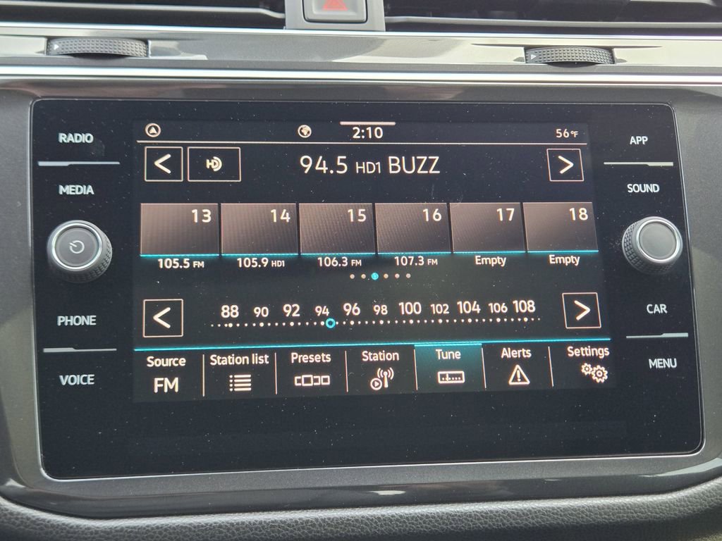 Used 2024 Volkswagen Tiguan SE R-Line image 25