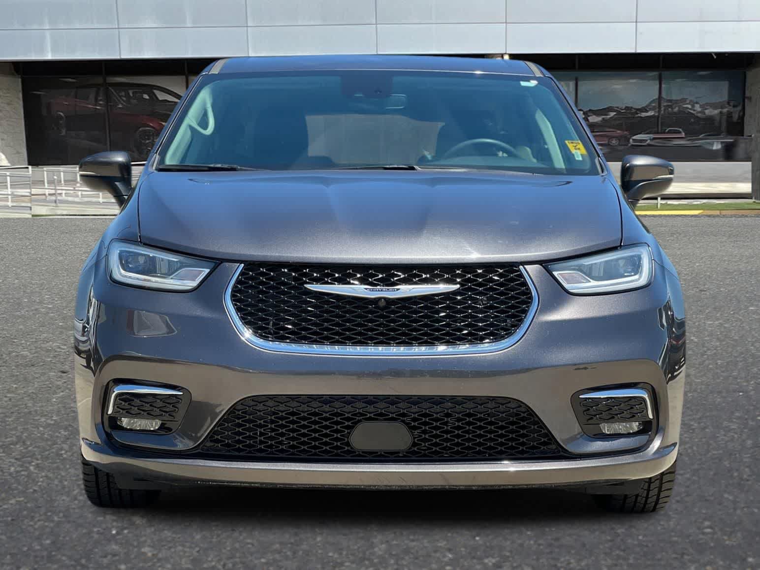 Used 2023 Chrysler Pacifica Touring-L FWD image 11