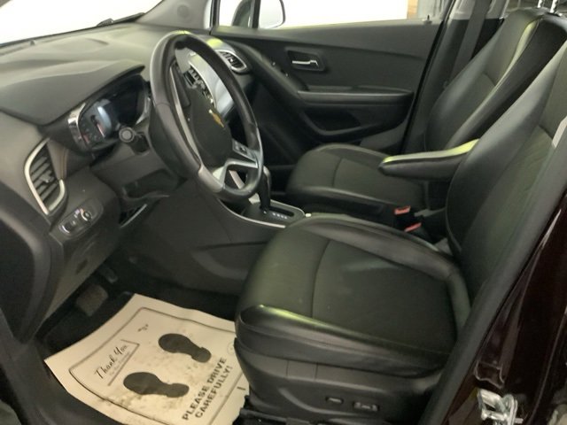Used 2022 Chevrolet Trax LT w/ LT Convenience Package image 12
