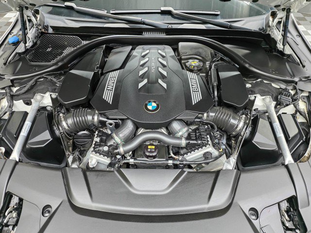 Used 2021 BMW 750i xDrive w/ M Sport Package AWD/4WD image 43