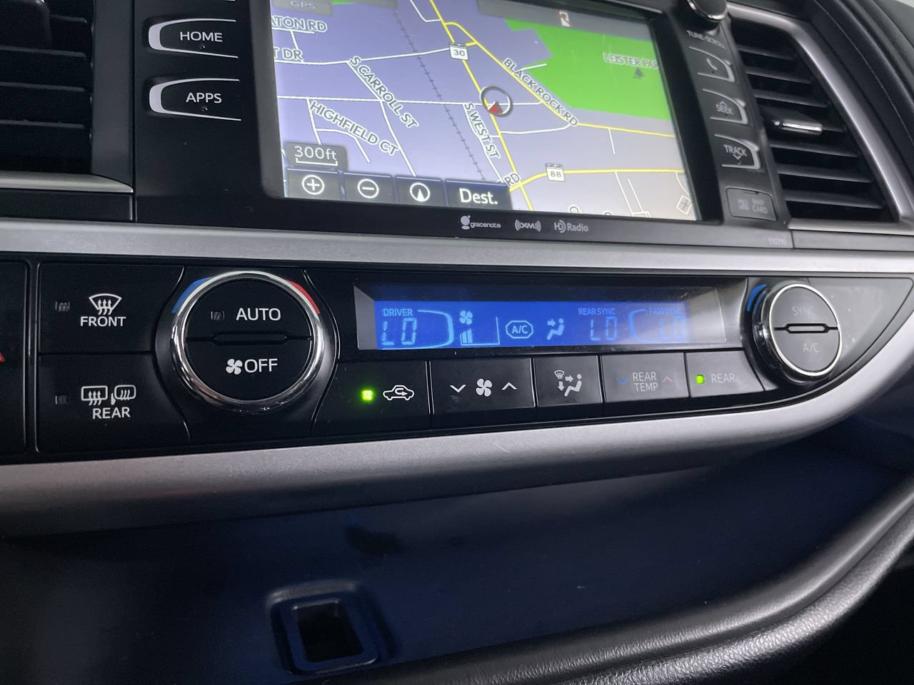 Used 2018 Toyota Highlander SE w/ Protection Package #3 AWD/4WD image 17