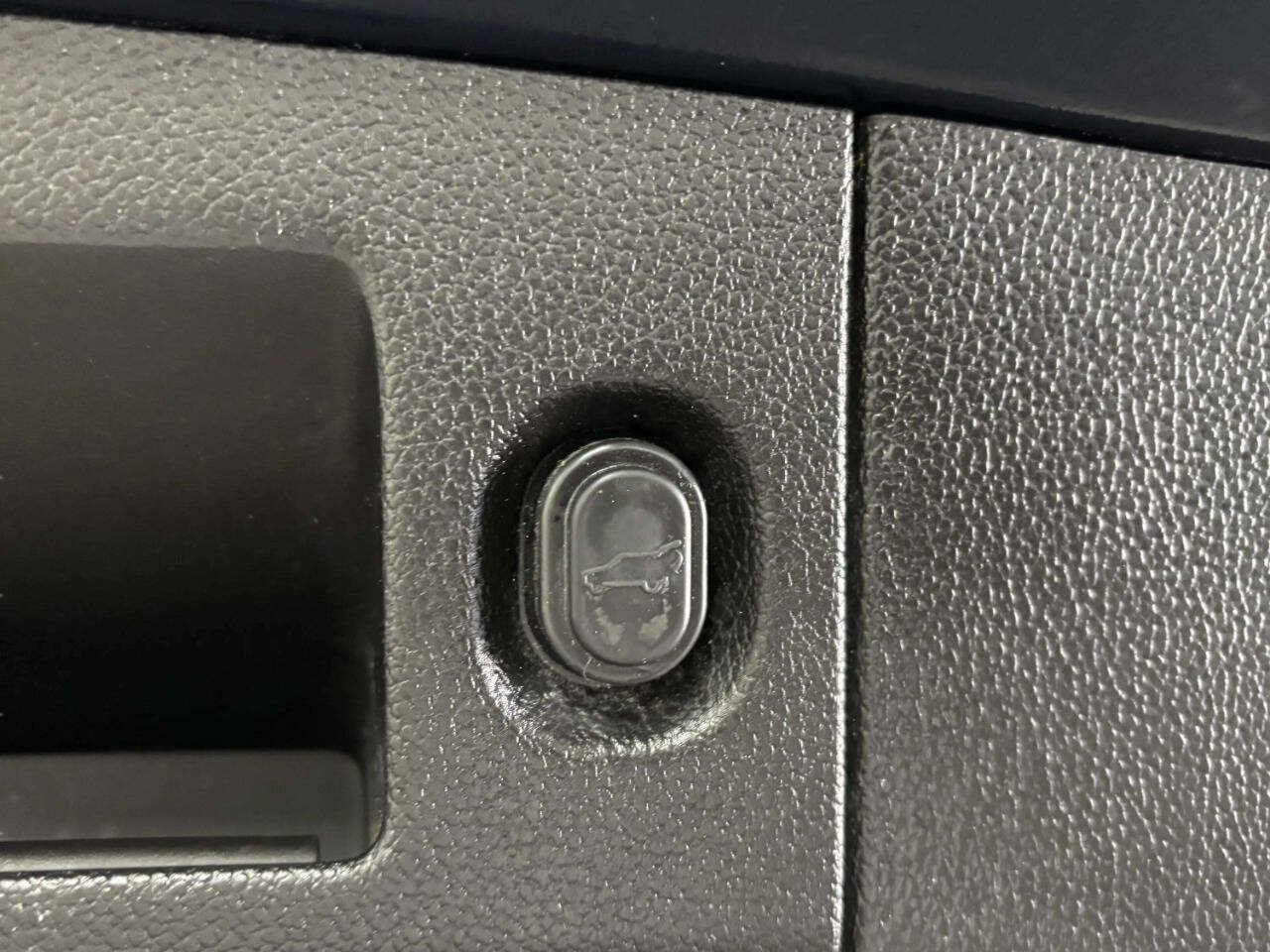 Used 2018 Chevrolet Tahoe LT AWD/4WD image 11