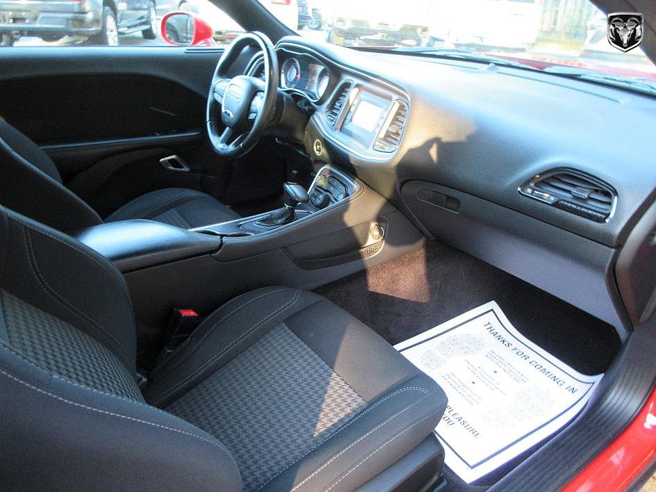 Used 2016 Dodge Challenger SXT image 18