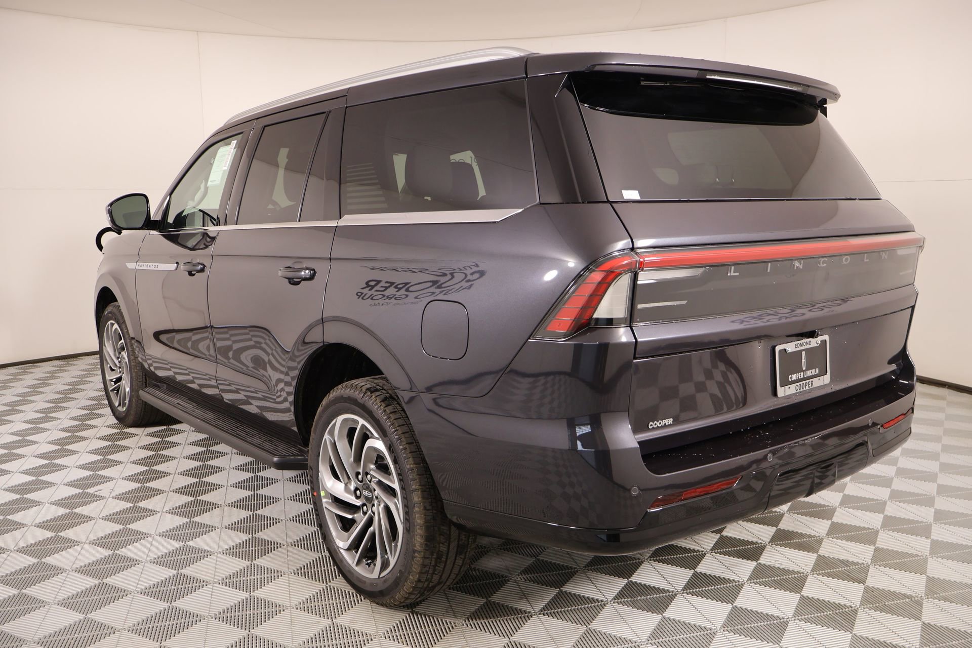 New 2026 Lincoln Navigator Premiere image 24