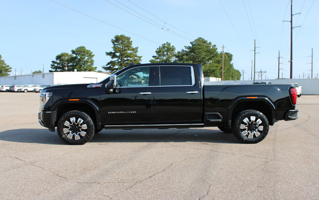 Used 2025 GMC Sierra 2500 Denali w/ Denali Reserve Package AWD/4WD image 3