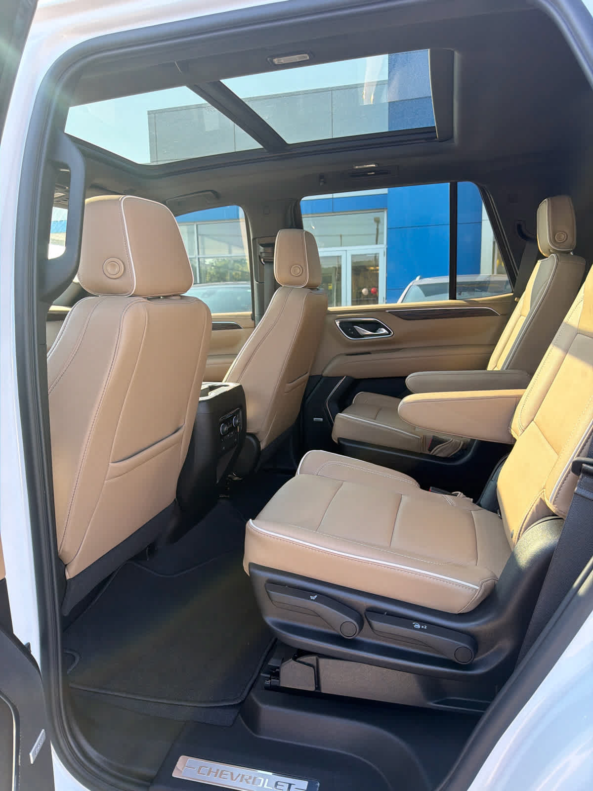 Used 2023 Chevrolet Tahoe Premier w/ Premium Package 2 AWD/4WD image 12