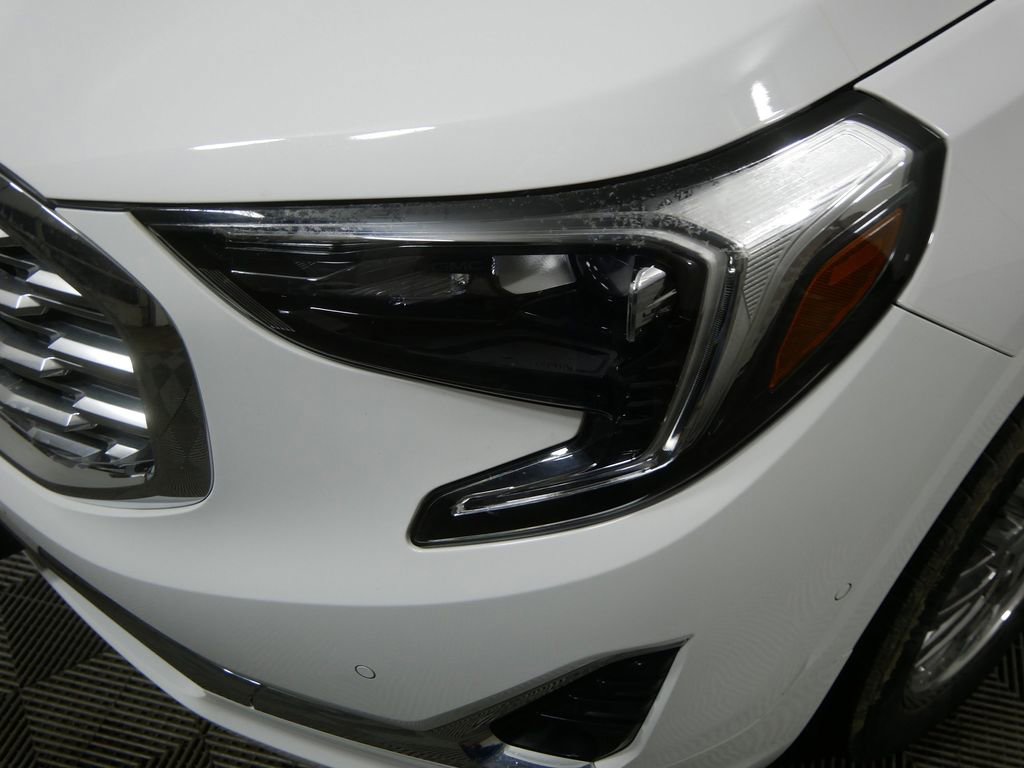 Used 2020 GMC Terrain Denali w/ Denali Premium Package image 9