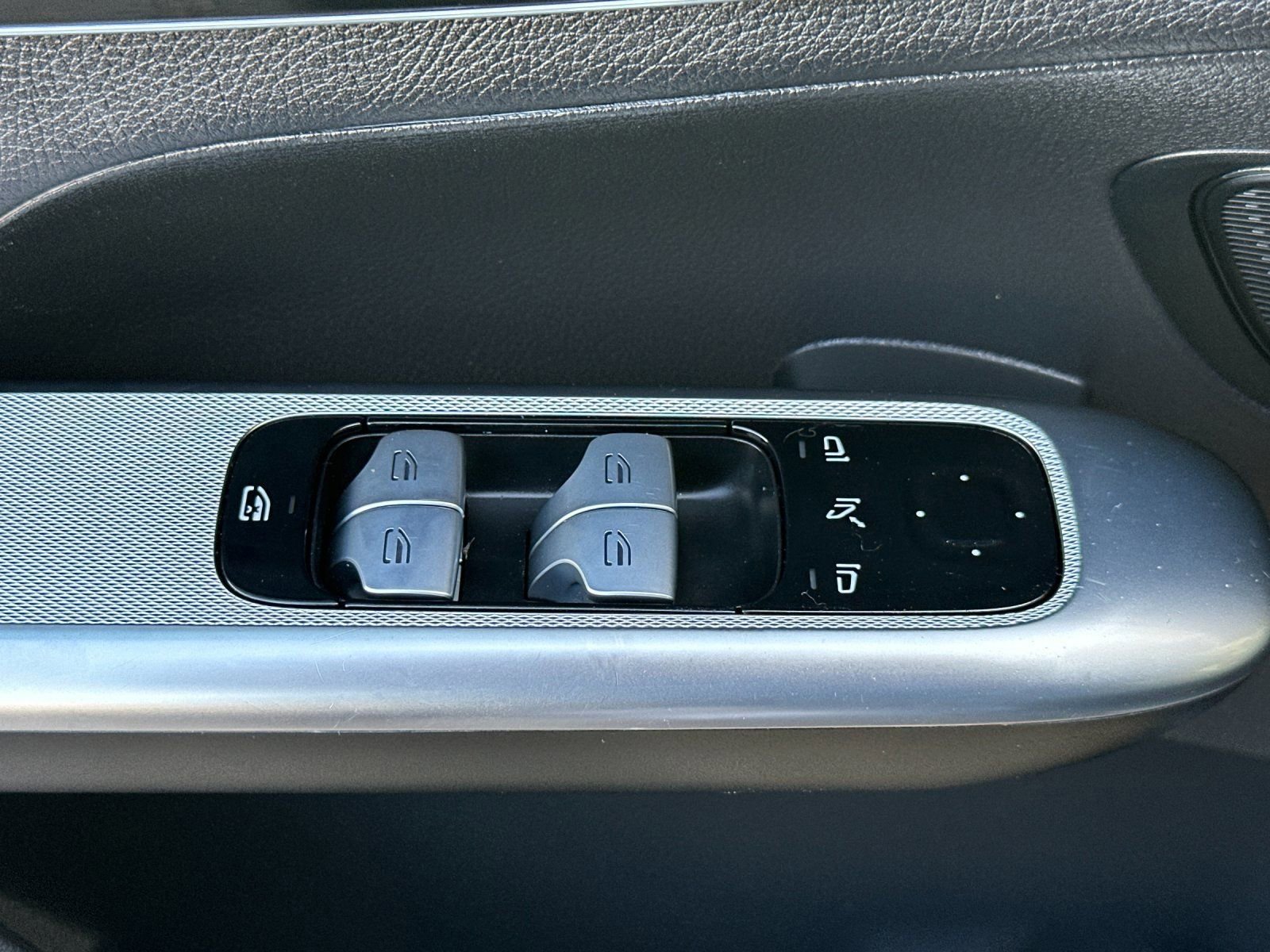 Used 2024 Mercedes-Benz GLC 300 image 12