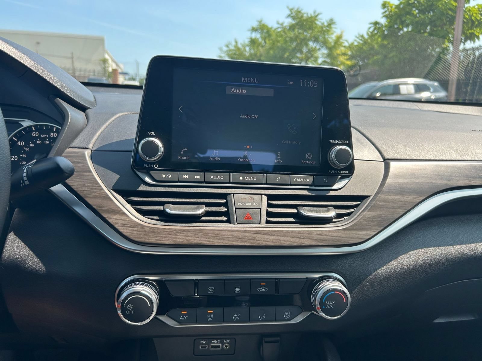 Used 2025 Nissan Altima 2.5 SV FWD image 14