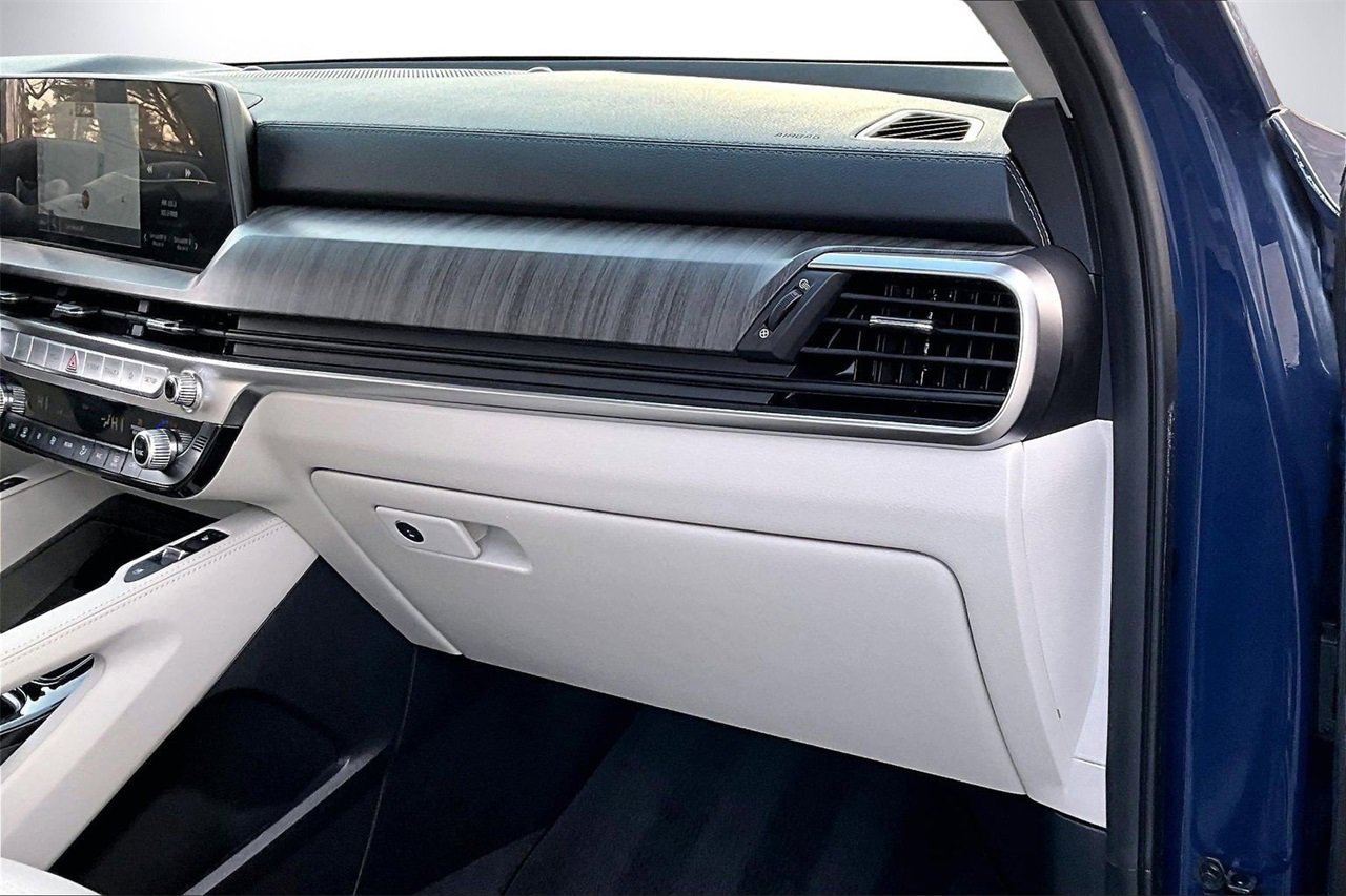 Used 2025 Kia Telluride EX w/ EX Captain's Chair Package image 19