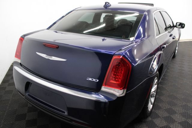 Used 2016 Chrysler 300 Limited RWD image 5
