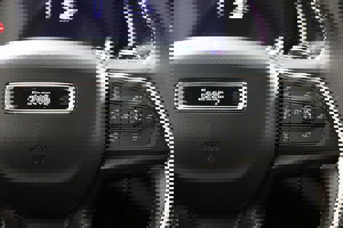 Used 2022 Jeep Grand Cherokee L Limited image 31