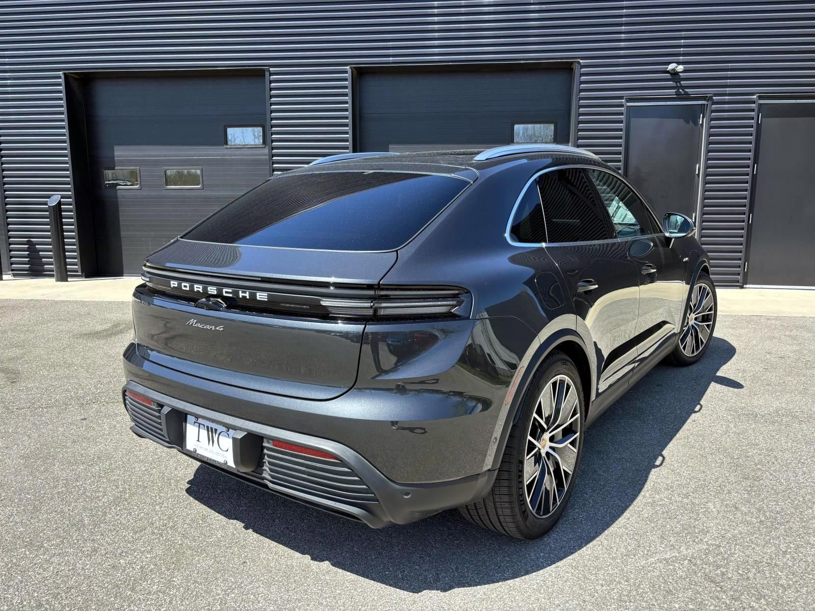 Certified 2025 Porsche Macan 4 Electric AWD/4WD image 10