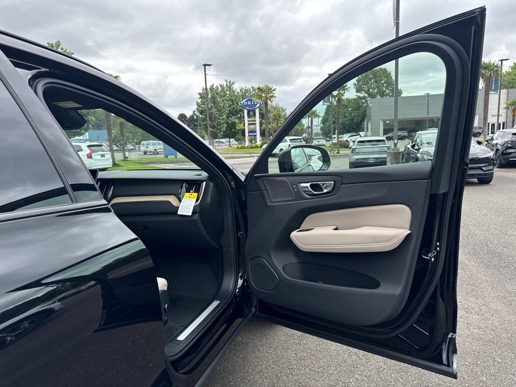 New 2026 Volvo XC60 B5 Plus w/ Protection Package Premier AWD/4WD image 19