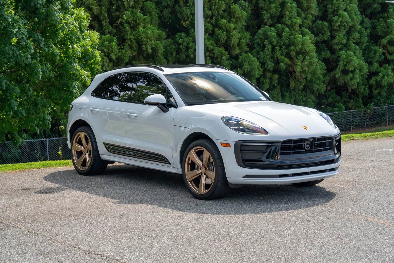 Certified 2024 Porsche Macan AWD/4WD image 9