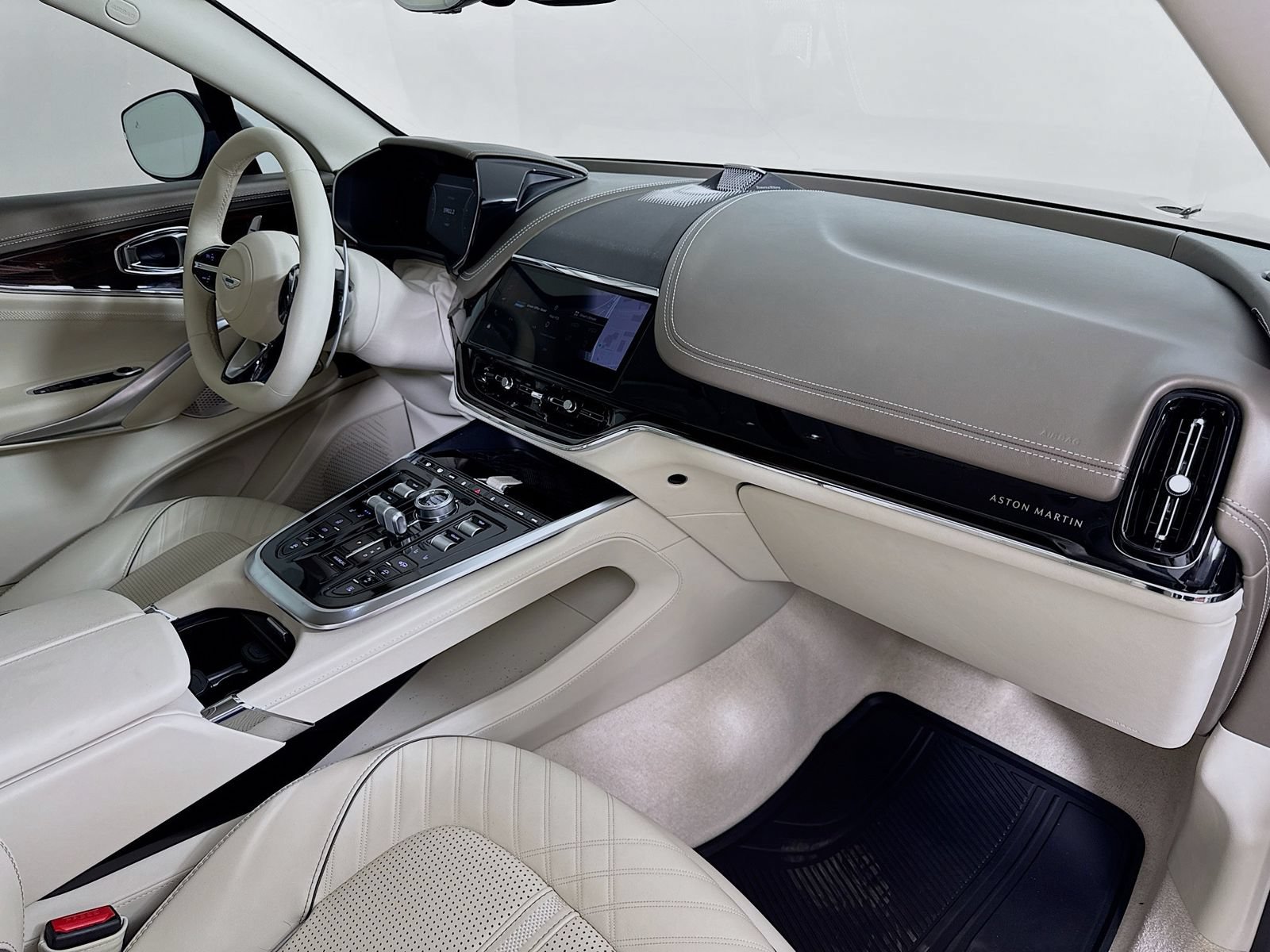 Used 2025 Aston Martin DBX 707 AWD/4WD image 28