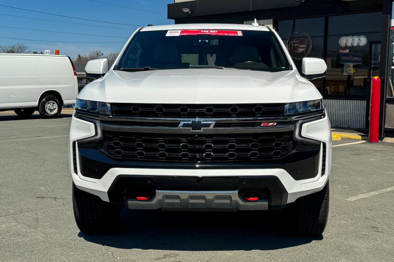Used 2022 Chevrolet Suburban Z71 w/ Luxury Package AWD/4WD image 9