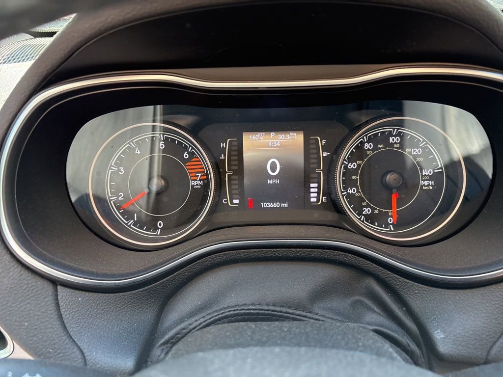 Used 2019 Jeep Cherokee Latitude Plus w/ Comfort/Convenience Group FWD image 23