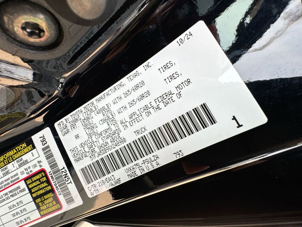 Used 2025 Toyota Tundra Limited image 32