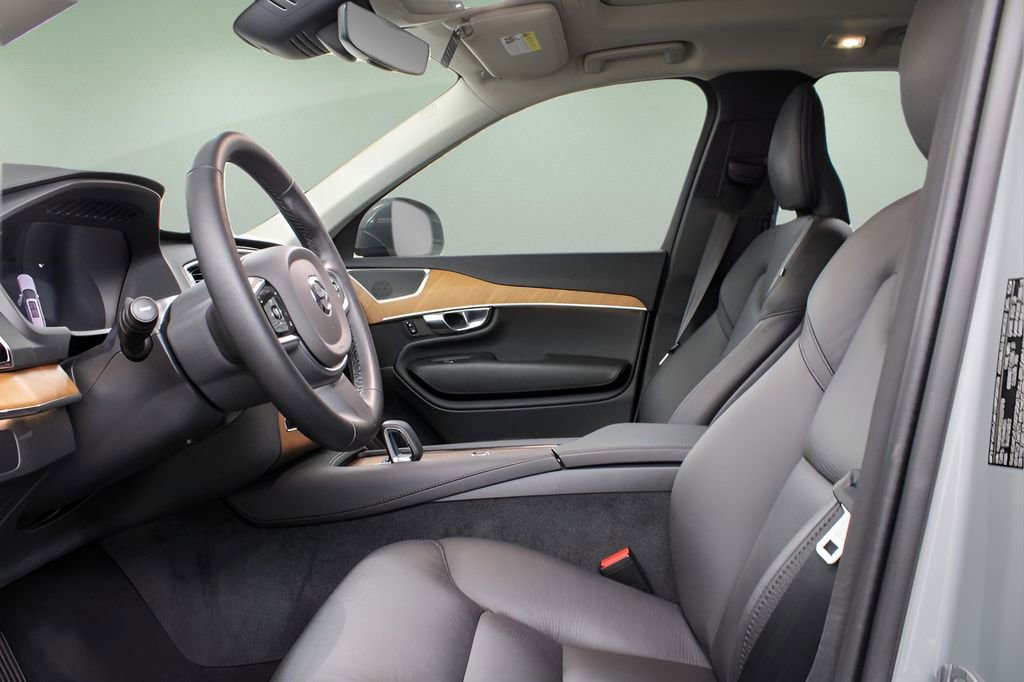 Certified 2025 Volvo XC90 B6 Plus image 26