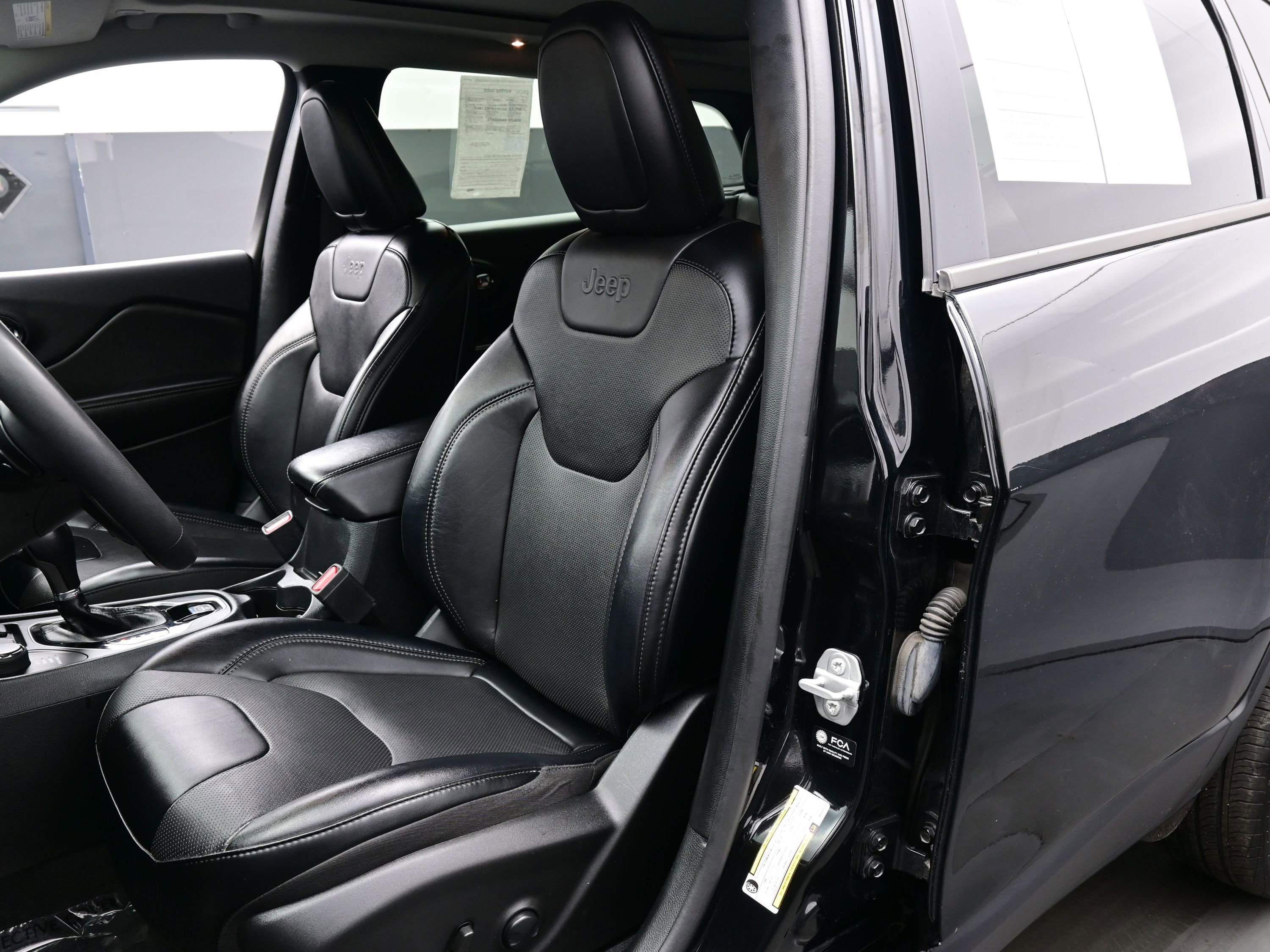 Used 2022 Jeep Cherokee Limited image 13