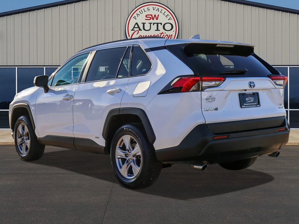 Used 2022 Toyota RAV4 LE image 5