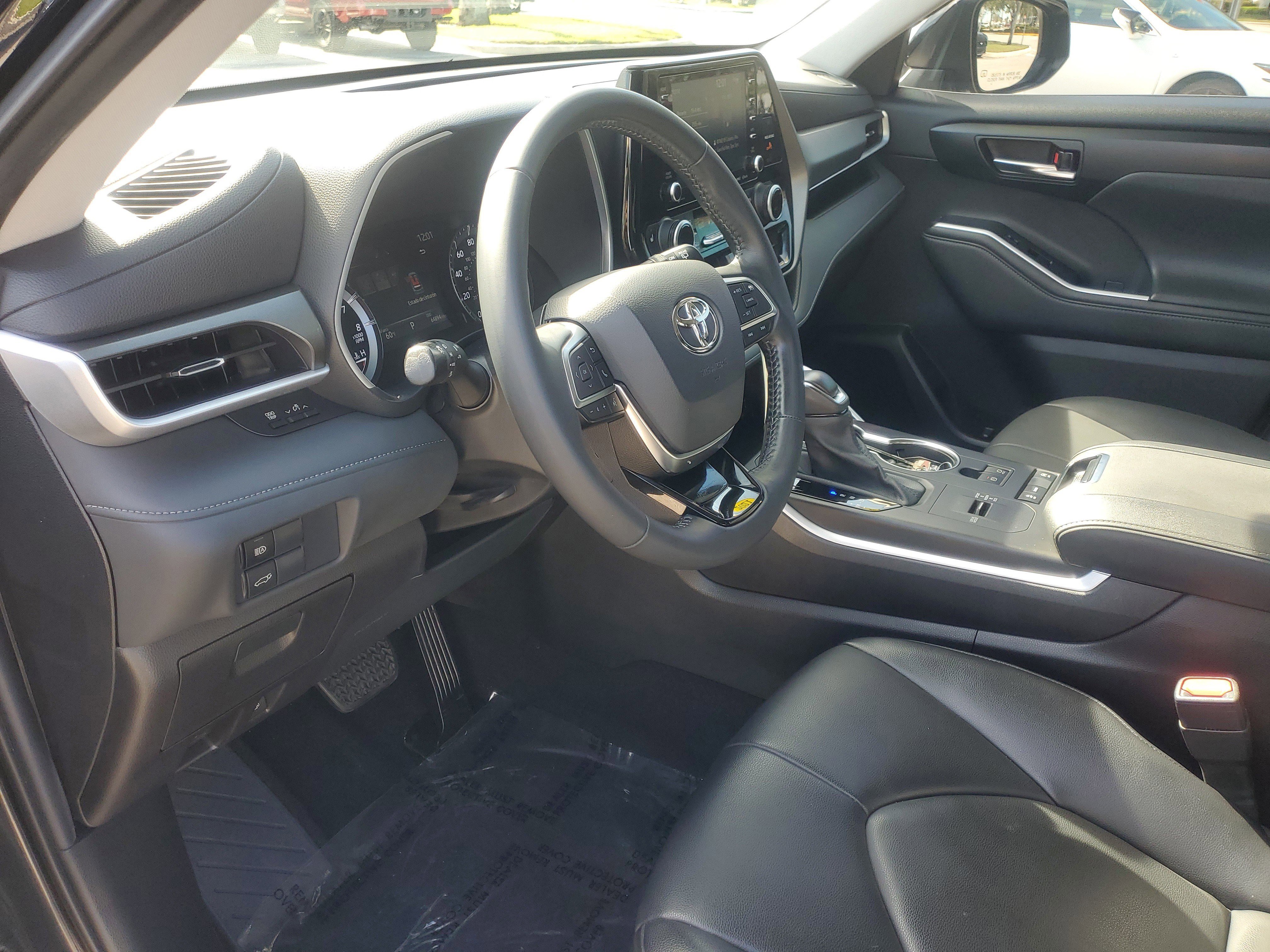 Used 2021 Toyota Highlander XLE image 17