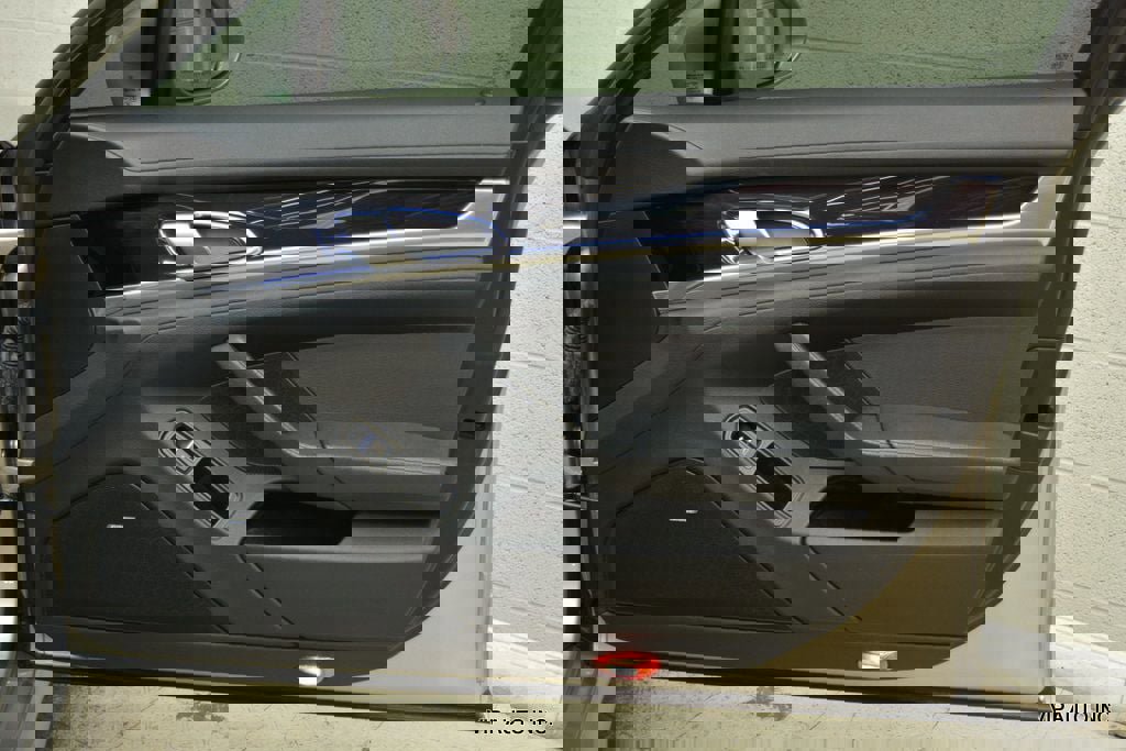 Used 2011 Porsche Panamera 4 AWD/4WD image 8