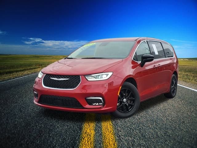 Certified 2024 Chrysler Pacifica Touring-L image 33