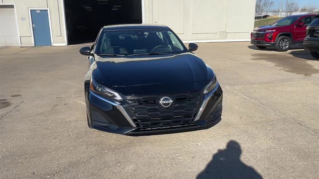 Used 2024 Nissan Altima 2.5 SV image 3