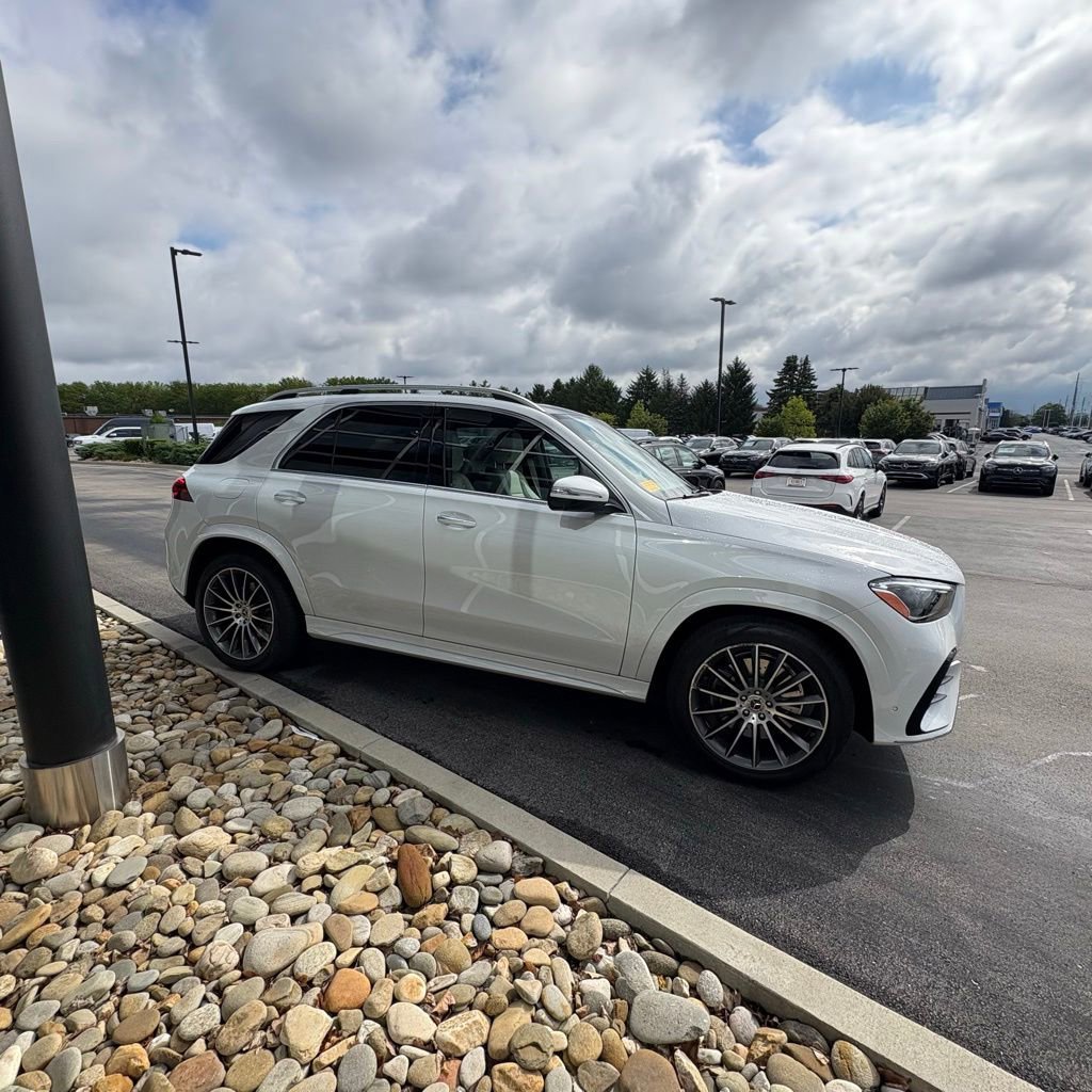 Used 2025 Mercedes-Benz GLE 450e 4MATIC image 5