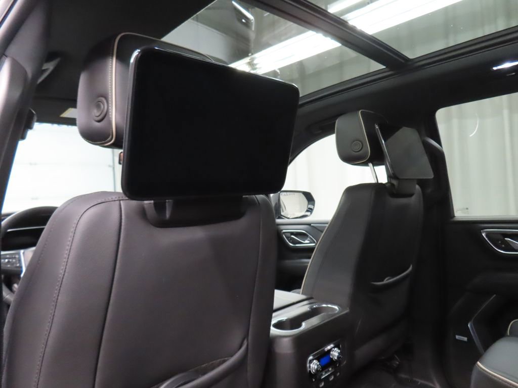 Used 2024 GMC Yukon SLT w/ SLT Luxury Package AWD/4WD image 15