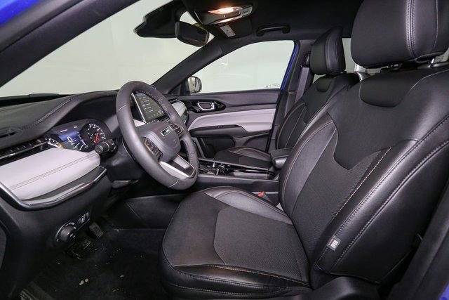 Used 2023 Jeep Compass Limited image 38