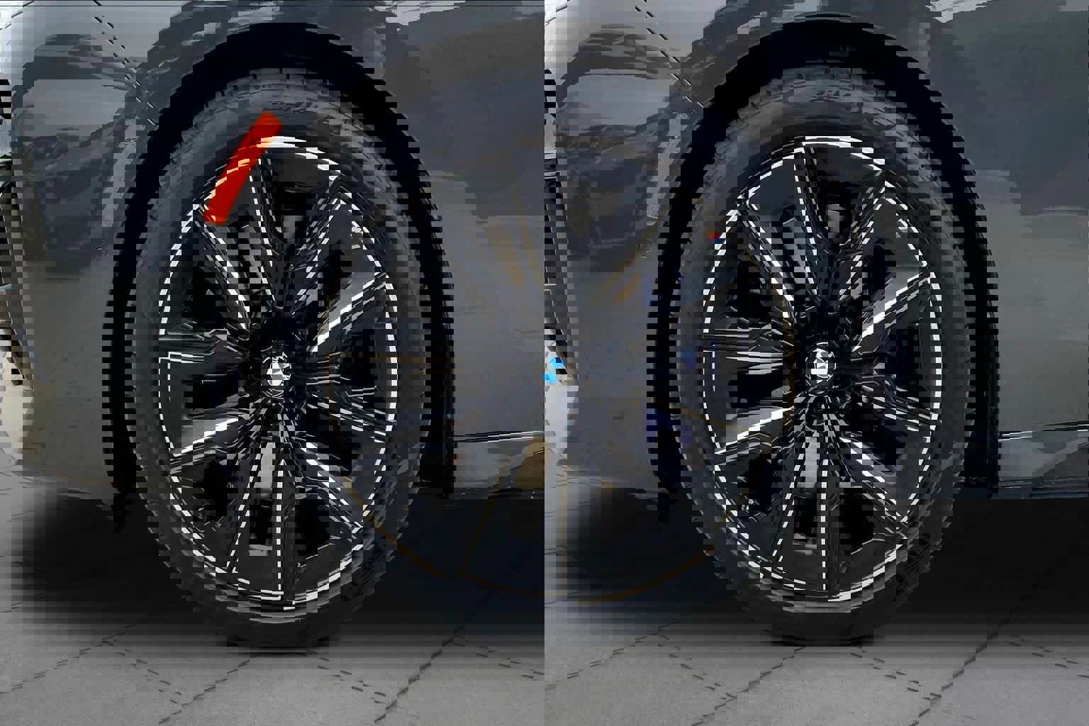 Certified 2025 BMW 760i xDrive w/ Executive Package AWD/4WD image 10