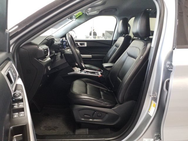 Used 2023 Ford Explorer XLT w/ Equipment Group 202A AWD/4WD image 12