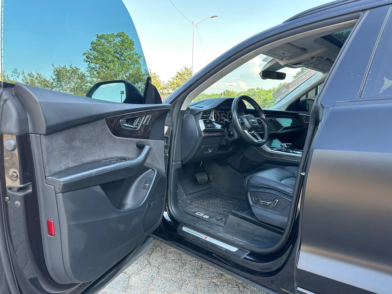 Used 2019 Audi Q8 Prestige w/ Luxury Package AWD/4WD image 12